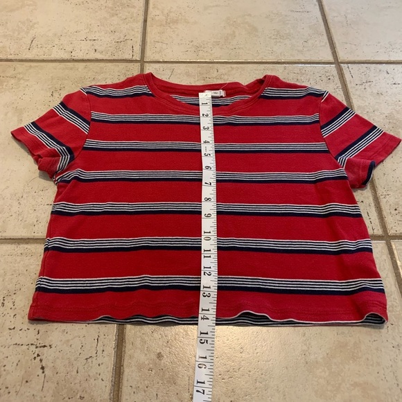 💛 Ardene Red & Navy Stripe Cropped T-Shirt - Size Medium - Picture 7 of 7